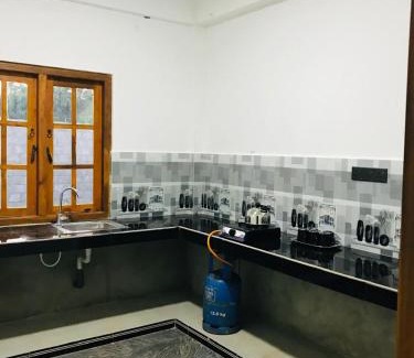 Trincomalee Apartment | Arujunan Hotel