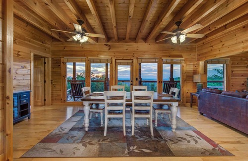 Gatlinburg - Pigeon Forge Resort | As Good As It Gets is a spacious 4 bedroom cabin located in Starr Crest Resort