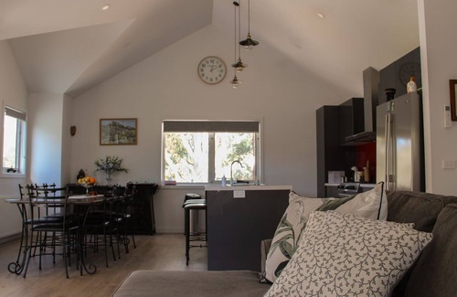 Hepburn Springs House | Ascona ~ Hepburn Springs/Daylesford ~ Sleeps 10