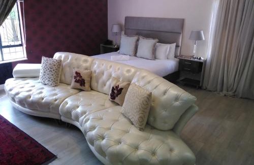 Universitas House | Ashwood The Ridge Boutique Hotel