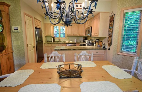 Blowing Rock Condo | Aspen 3 | Fireplace, Restaurant, Pool, Spa
