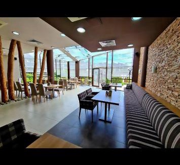 Razlog Apartment | Aspen golf studio B402