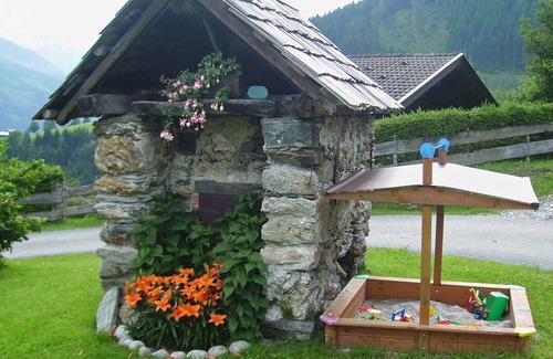 Bruck an der Grossglocknerstrasse Villa | 95 m² Villa ∙ 2 bedrooms ∙ 5 guests
