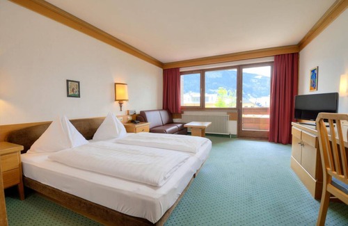 Bruck an der Grossglocknerstrasse Hotel | Hotel ∙ 3 guests