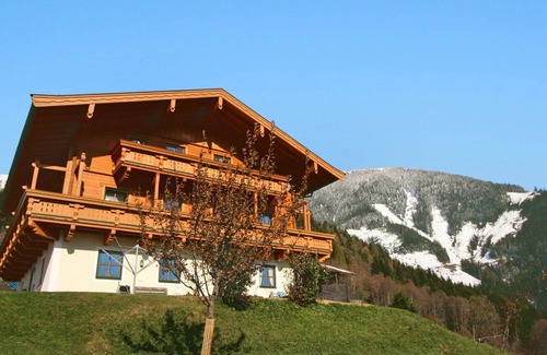 Bruck an der Grossglocknerstrasse Villa | Wonderful villa for 5 people with WIFI, TV, balcony and parking