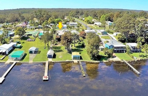 Erowal Bay House | At Golden Ponds at Erowal Bay - 4pm Check out Sundays