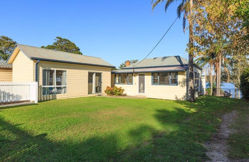 Erowal Bay House | At Golden Ponds at Erowal Bay - 4pm Check out Sundays