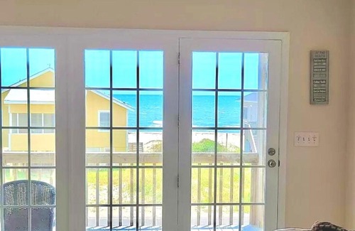 Long Beach House | At the Beach by Oak Island Accommodations