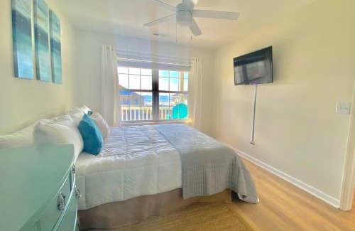 Long Beach House | At the Beach by Oak Island Accommodations