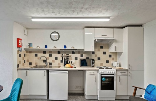 Roundham Apartment | Atherfield Apartments No. 4 - Lawn Side