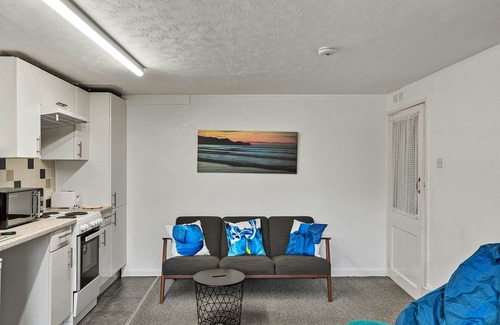 Roundham Apartment | Atherfield Apartments No. 4 - Lawn Side