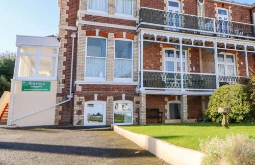 Roundham Apartment | Atherfield Apartments No. 4 - Lawn Side