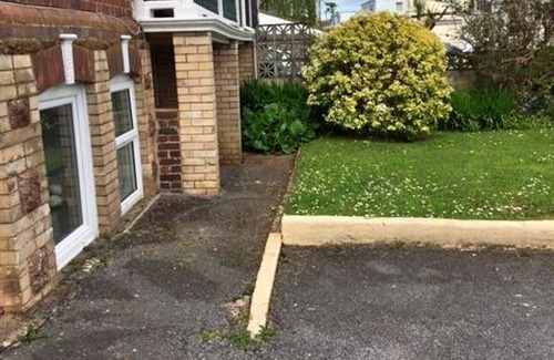 Roundham Apartment | Atherfield Apartments No. 4 - Lawn Side
