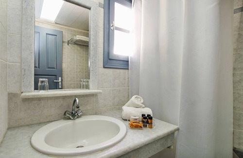 Perissa Hotel | Atlantis Beach Villa