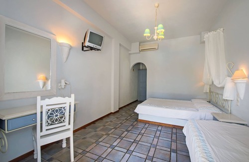 Perissa Hotel | Atlantis Beach Villa
