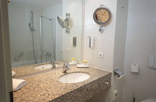 Schwaig Hotel | Atomis Hotel Munich Airport by Mercure