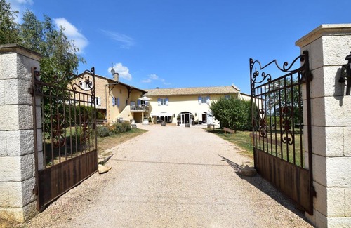Chaintre House | Attractive Mansion in Vinzelles with Swimming Pool