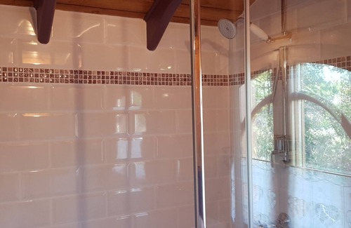 Bussac-Foret Bed & Breakfast | "AU BOIS CHERI" La Roulotte Gîte, Pool/Whirlpool