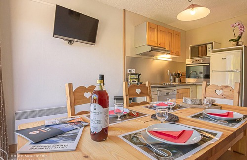Aussois Apartment | Aussois: 2-room apartment, terrace, sleeps 6, pets allowed, WIFI