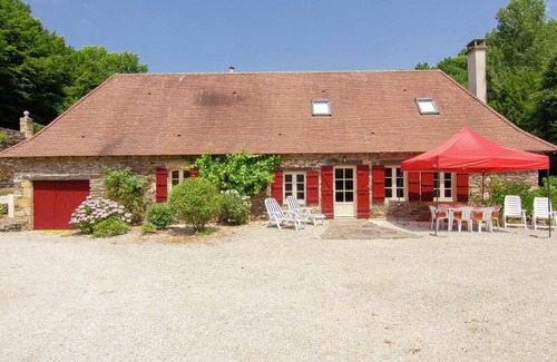 Saint-Medard-d'Excideuil House | Authentic farmhouse with heated pool 12x6 close to a river on a beautiful spot