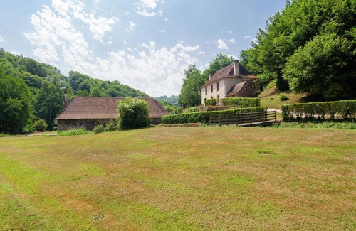 Saint-Medard-d'Excideuil House | Authentic farmhouse with heated pool 12x6 close to a river on a beautiful spot