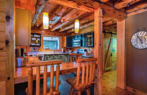 Lake Ariel Cabin | Authentic Log Cabin * Short walk to Lake & Hideout