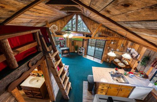 Gatlinburg - Pigeon Forge Villa | Authentic, Rustic, Cute & Cozy!