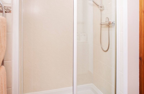 Alness House | Available Now | Spacious En-Suite, Wi-Fi + Parking