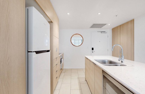 Broadbeach Apartment | Avani Hotel 1BR Private Apt Casino Beach & Dining