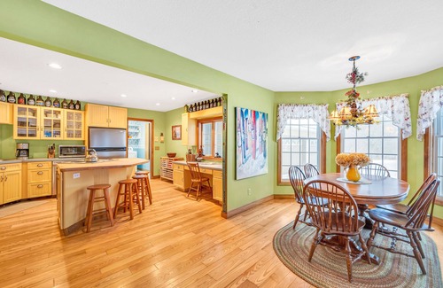 Boyne Falls House | Awesome, 5 bedroom, private Boyne Falls home close to Boyne Mountain.