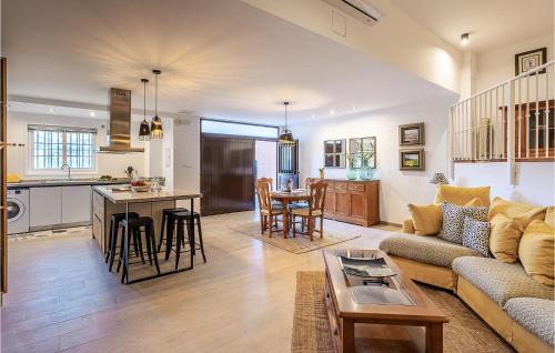 Alcaucin Apartment | Awesome Apartment In Alcaucín With Wifi