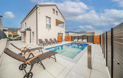 Kastel Novi Apartment | Awesome Apartment In Kastel Novi