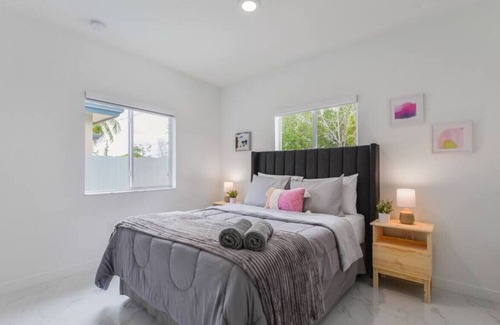 West Little River House | Awesome Brand New 3/2 House With Parking