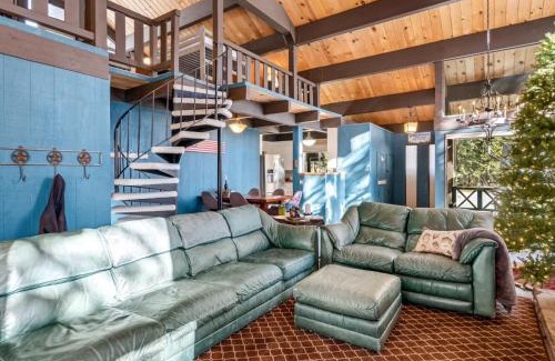 Bear Valley House | Awesome Home Above the Lake - Dogs Welcome VH315