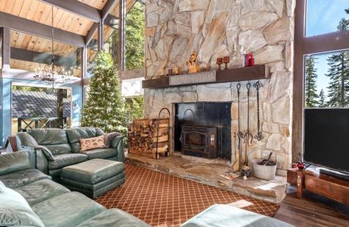 Bear Valley House | Awesome Home Above the Lake - Dogs Welcome VH315