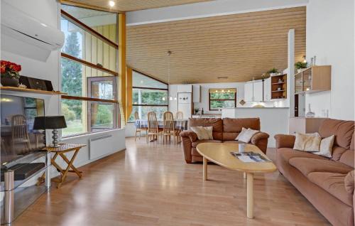Hou House | Awesome Home In Hals With Kitchen