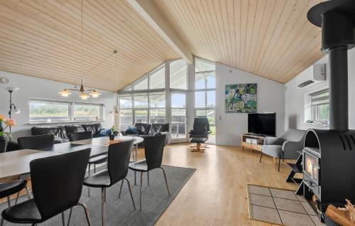 Bork Havn House | Awesome Home In Hemmet With Sauna