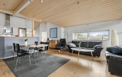 Bork Havn House | Awesome Home In Hemmet With Sauna