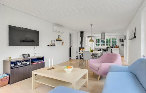 Jægerspris House | Awesome Home In Jægerspris With Wifi