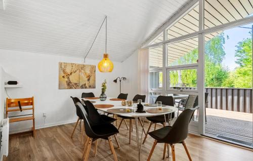 Pøt Strandby House | Awesome Home In Juelsminde With Sauna