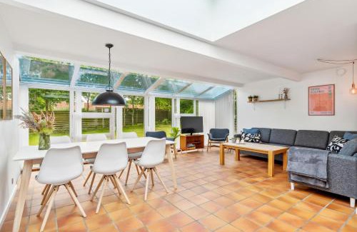 Vibæk Strand House | Awesome Home In Knebel With 2 Bedrooms And Internet