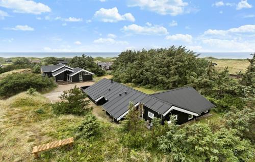 Grønhøj House | Awesome Home In Løkken With Kitchen