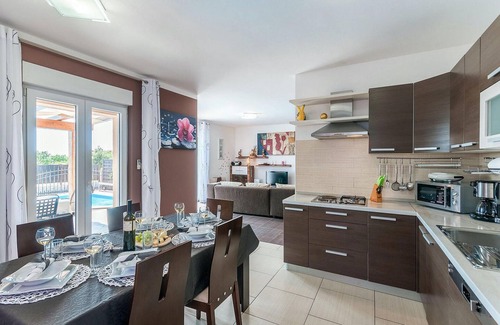 Skatari House | Awesome home in Pula with sauna