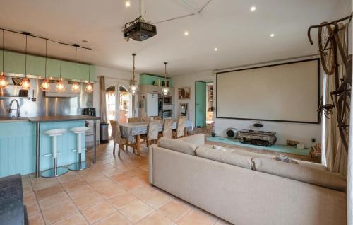 Campos House | Awesome Home In Ses Salines With Kitchen