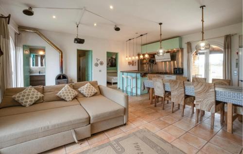 Campos House | Awesome Home In Ses Salines With Kitchen