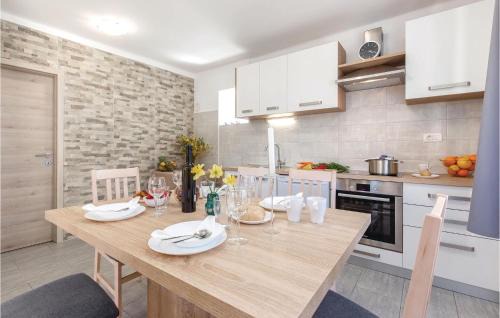 Bakar House | Awesome Home In Skrljevo With Wifi