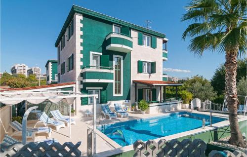 Bacvice House | Awesome Home In Split With Sauna