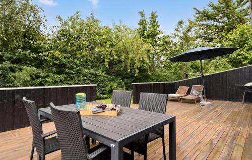 Skaven Strand House | Awesome Home In Tarm With Kitchen