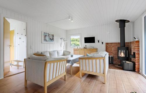 Skaven Strand House | Awesome Home In Tarm With Kitchen