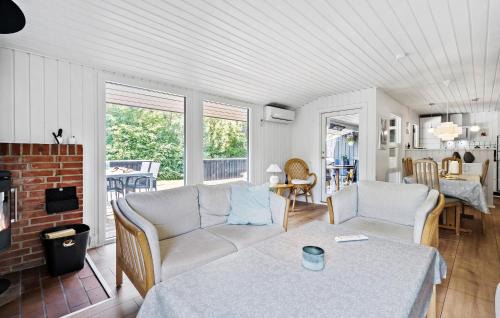 Skaven Strand House | Awesome Home In Tarm With Kitchen